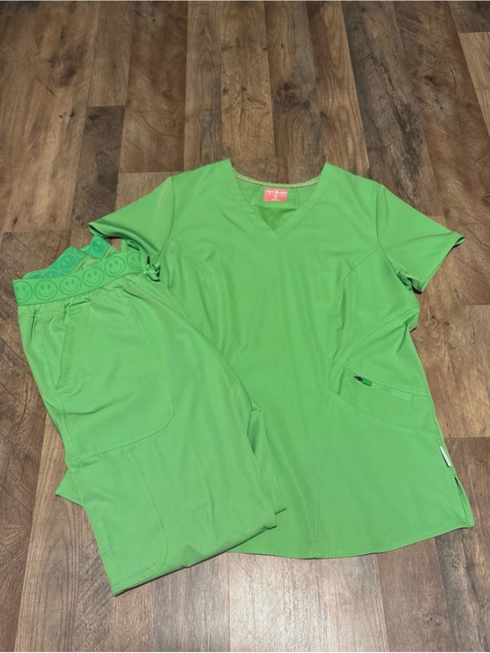 Women’s V-Neck Scrub Set in Bright Green